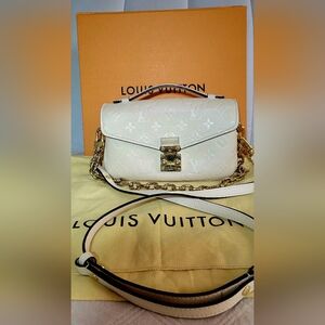 100% Authentic Louis Vuitton Monogram Empreinte Beige Pochette Metis